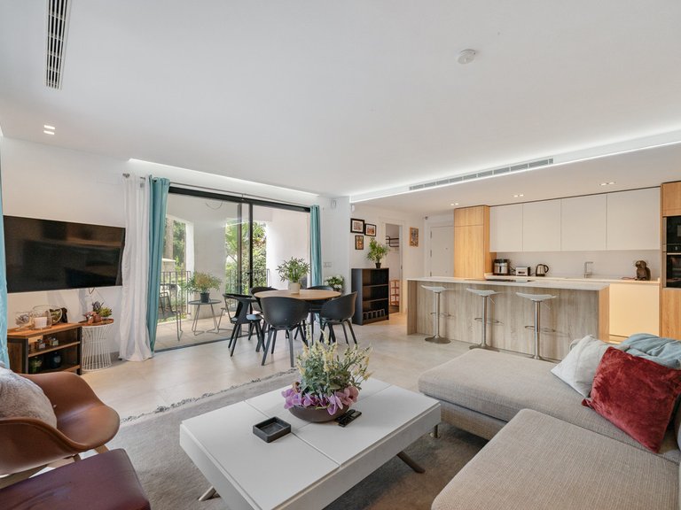 Apartment for Sale in Puerto Banús, Malaga 2