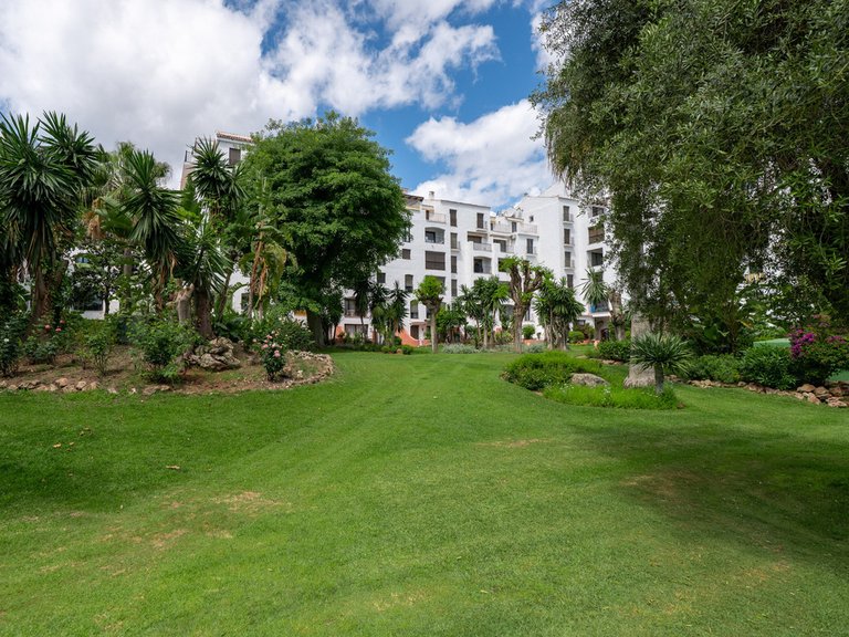 Apartment for Sale in Puerto Banús, Malaga 27