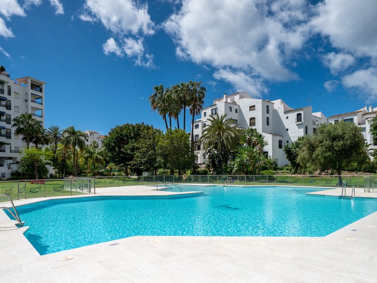 Apartment for Sale in Puerto Banús, Malaga 28