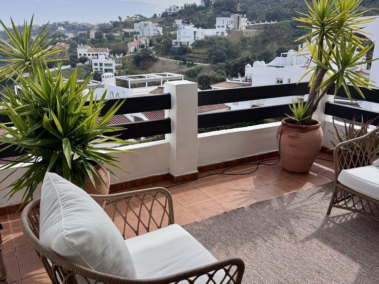 Apartment for Sale in La Mairena, Malaga 1