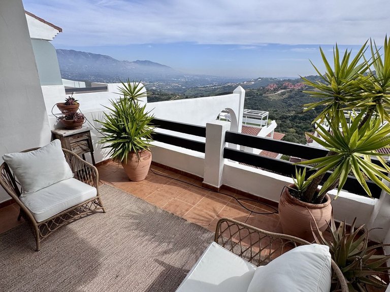 Apartment for Sale in La Mairena, Malaga 5