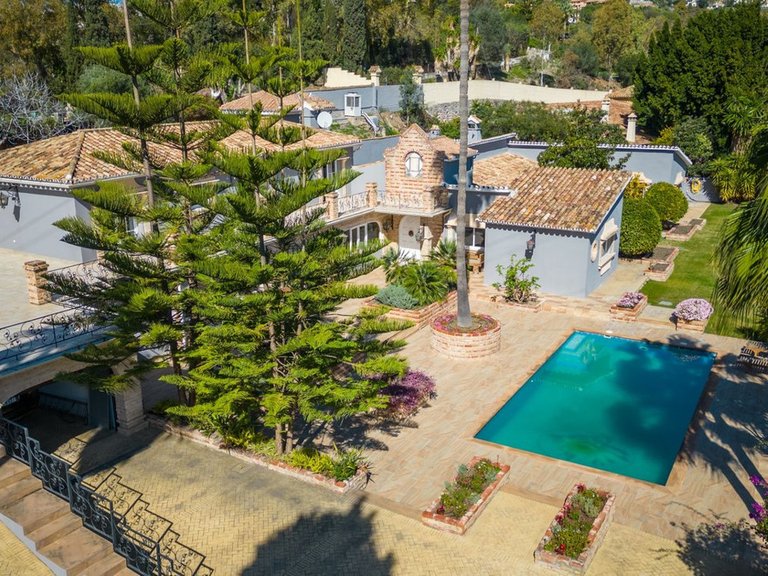 Villa for Sale in Benahavís, Malaga 1