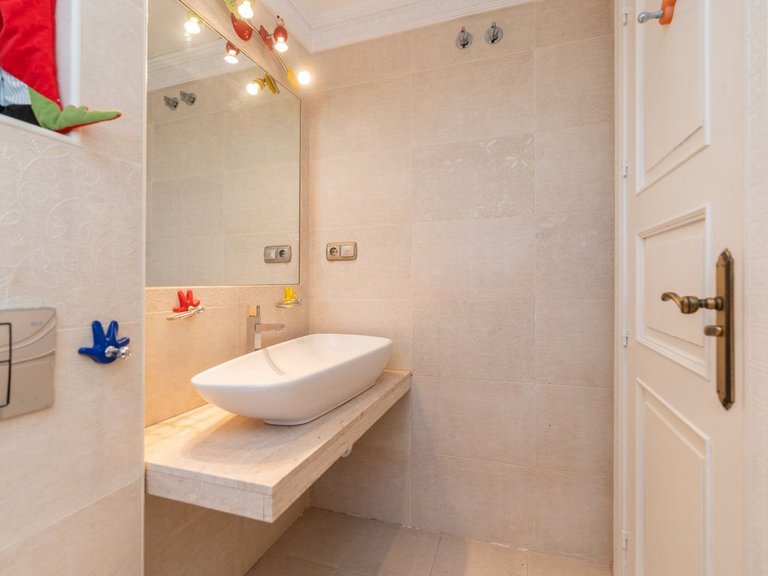 Villa for Sale in Benahavís, Malaga 12
