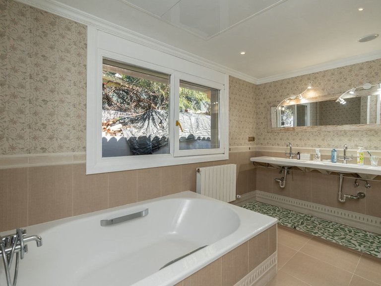 Villa for Sale in Benahavís, Malaga 25