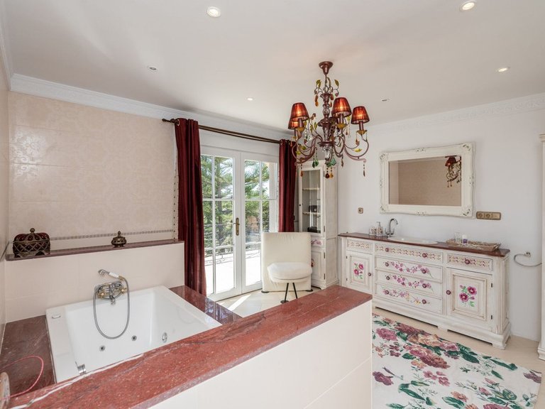 Villa for Sale in Benahavís, Malaga 33