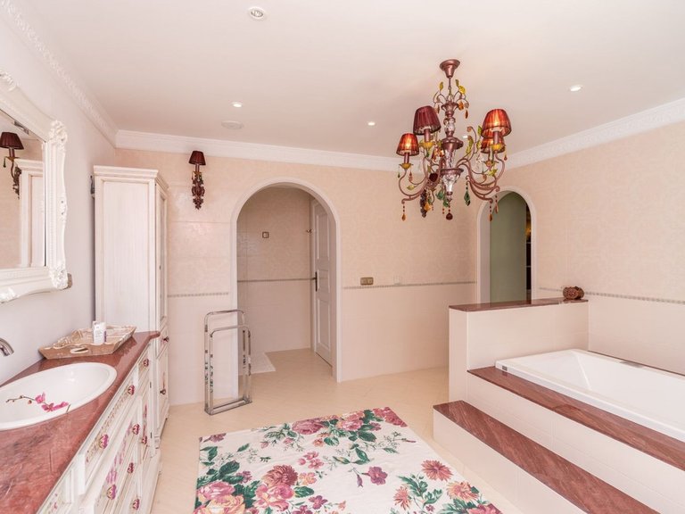 Villa for Sale in Benahavís, Malaga 34