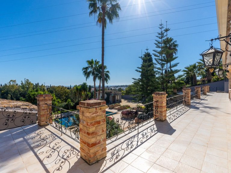 Villa for Sale in Benahavís, Malaga 35