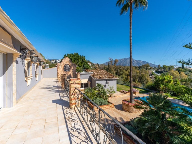 Villa for Sale in Benahavís, Malaga 37