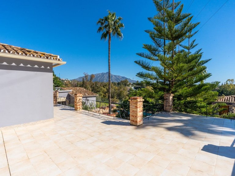Villa for Sale in Benahavís, Malaga 38
