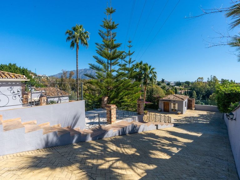Villa for Sale in Benahavís, Malaga 41