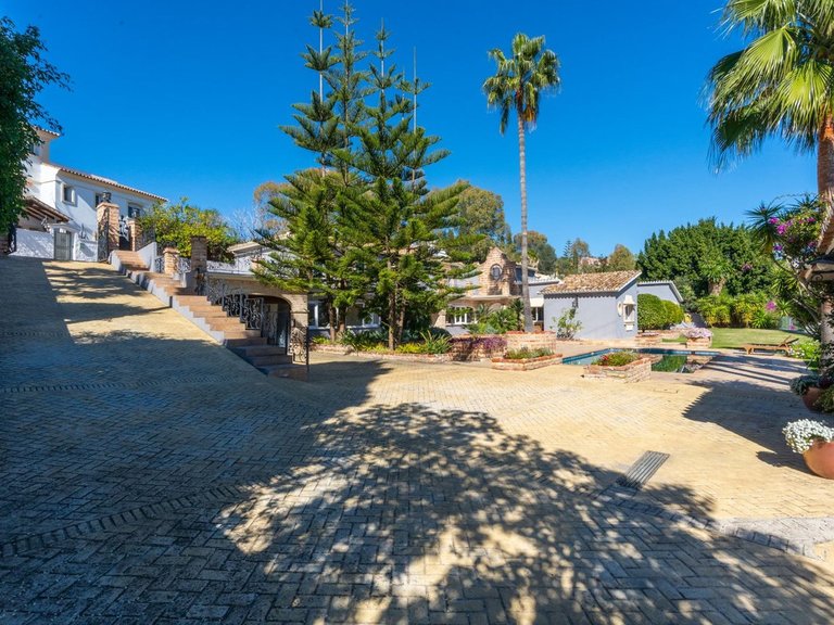 Villa for Sale in Benahavís, Malaga 42
