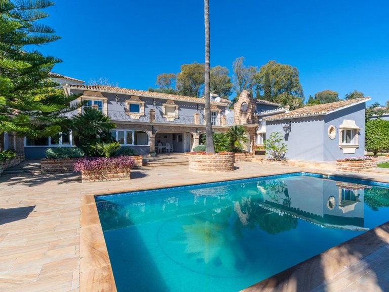 Villa for Sale in Benahavís, Malaga 44
