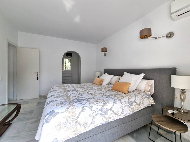Villa for Sale in Calahonda, Malaga 12