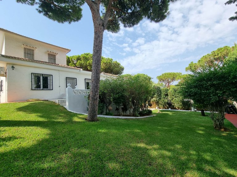 Villa for Sale in Calahonda, Malaga 16