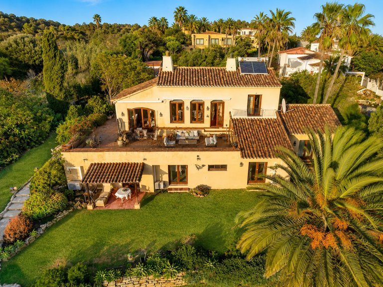Villa for Sale in Costa del Sol Estepona, Malaga 3