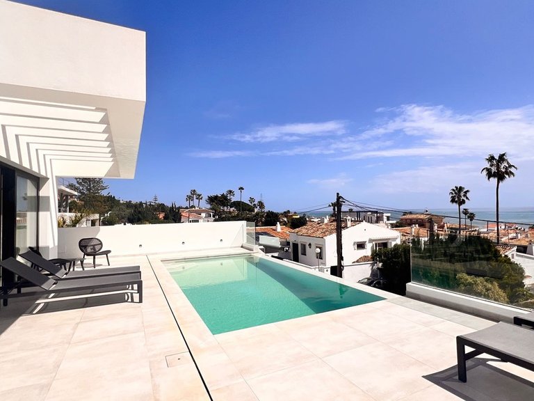Villa for Sale in El Chaparral, Malaga 17