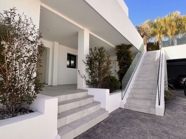Villa for Sale in El Chaparral, Malaga 3