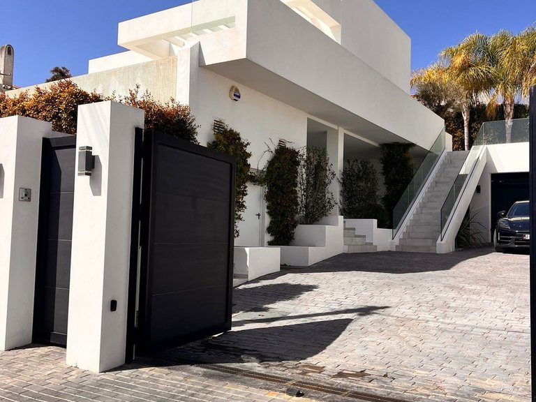 Villa for Sale in El Chaparral, Malaga 31