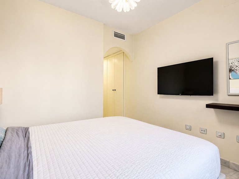 Apartment for Sale in Hacienda Del Sol, Malaga 18