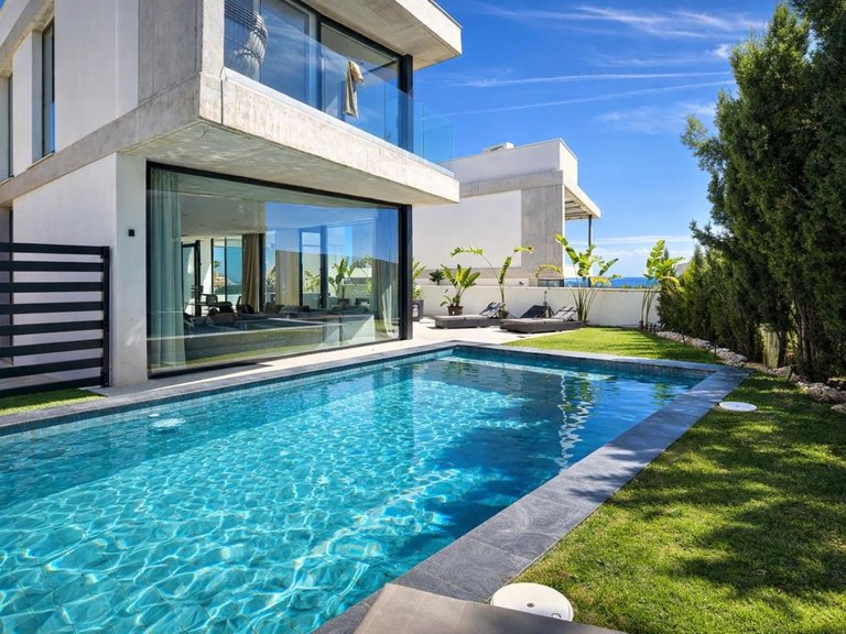 Villa for Sale in Nueva Andalucía, Malaga 1