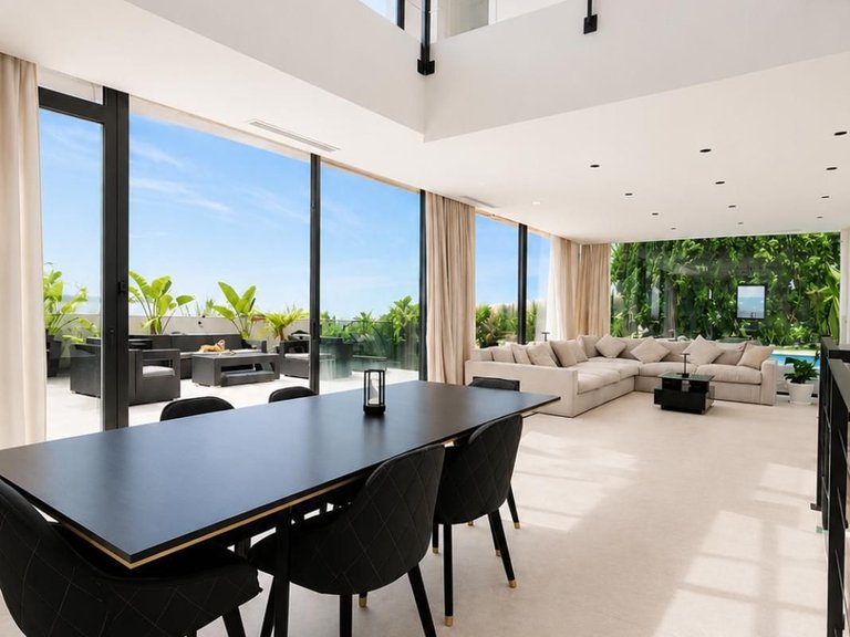 Villa for Sale in Nueva Andalucía, Malaga 10