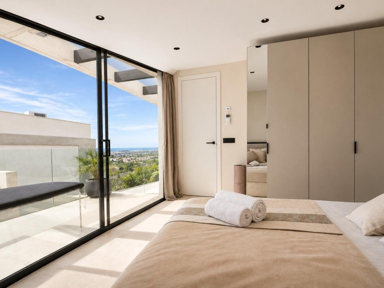 Villa for Sale in Nueva Andalucía, Malaga 16