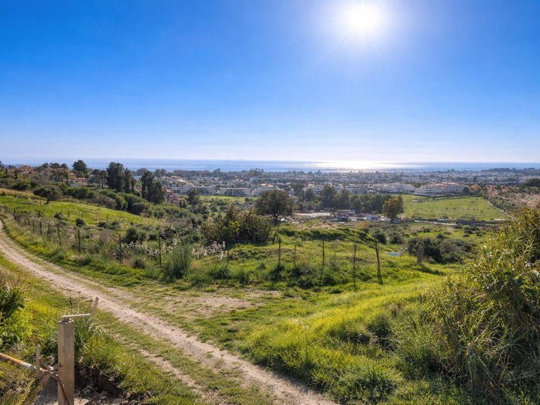 Villa for Sale in Nueva Andalucía, Malaga 35