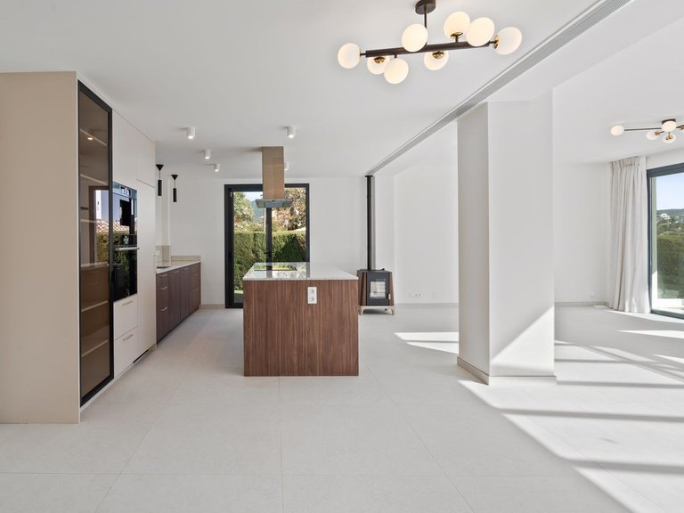 Villa for Sale in Elviria, Malaga 12