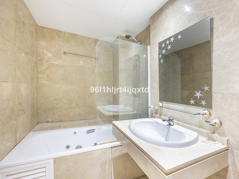 Apartment for Sale in La Duquesa, Malaga 9