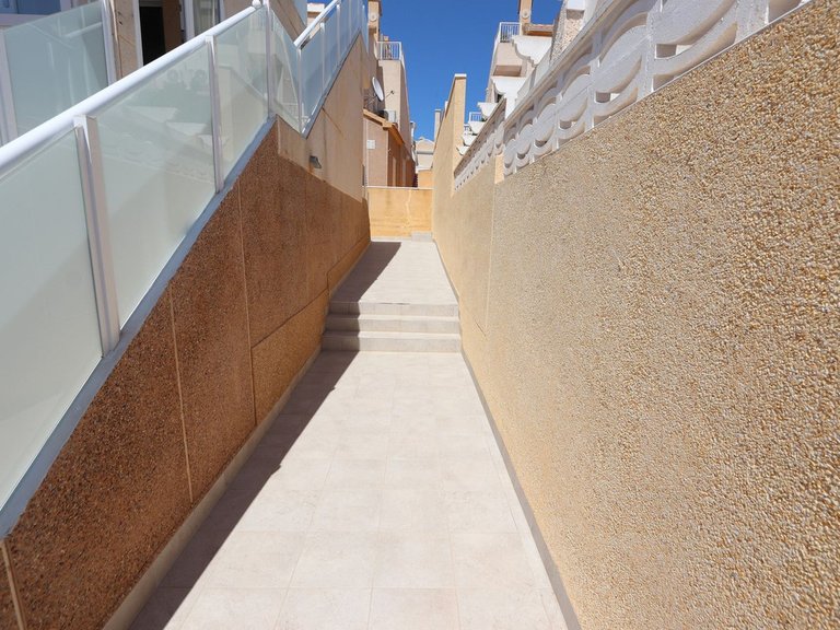Villa for Sale in Los Altos, Alicante 26