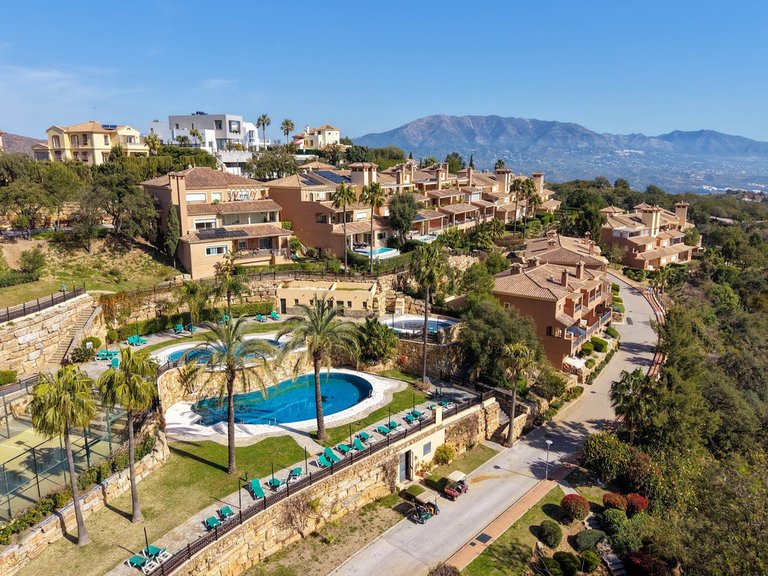 Apartment for Sale in La Mairena, Malaga 4