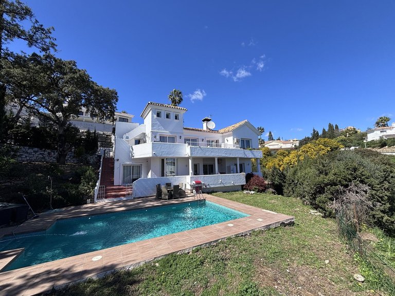 Villa for Sale in Calahonda, Malaga 1