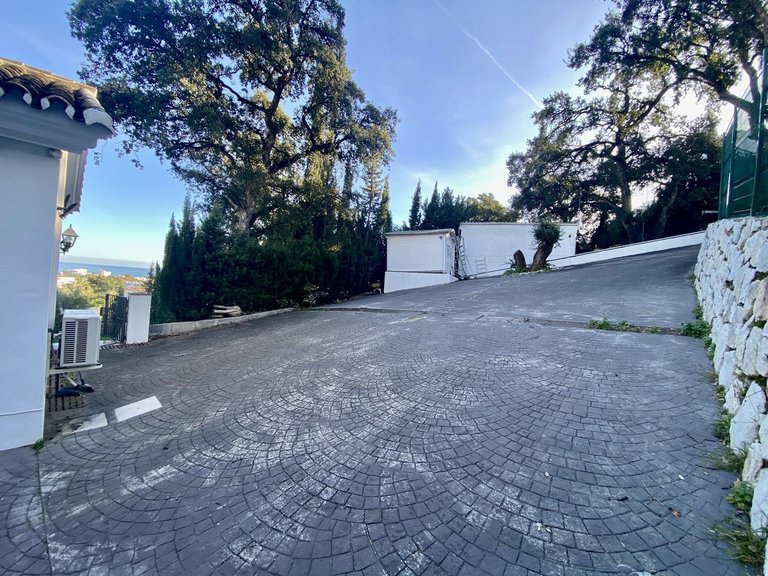 Villa for Sale in Calahonda, Malaga 11