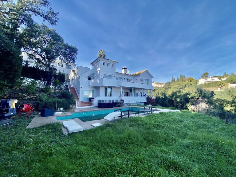 Villa for Sale in Calahonda, Malaga 18