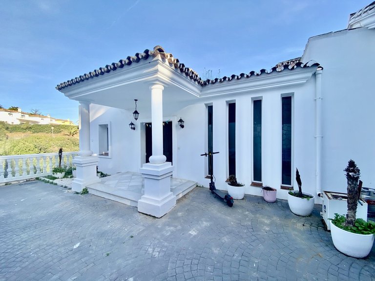 Villa for Sale in Calahonda, Malaga 4