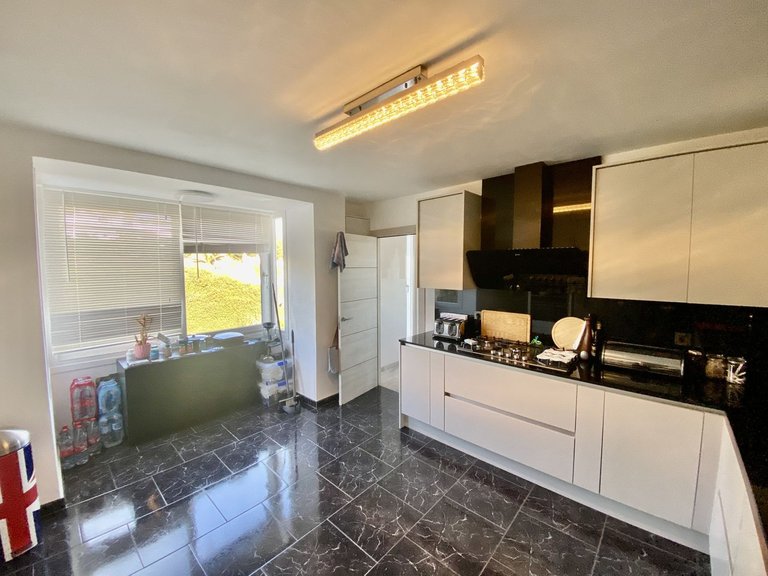Villa for Sale in Calahonda, Malaga 9