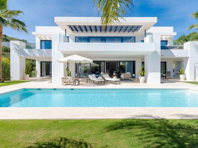 Villa for Sale in Nueva Andalucía, Malaga 2