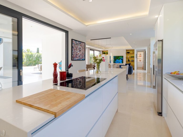 Villa for Sale in Nueva Andalucía, Malaga 23