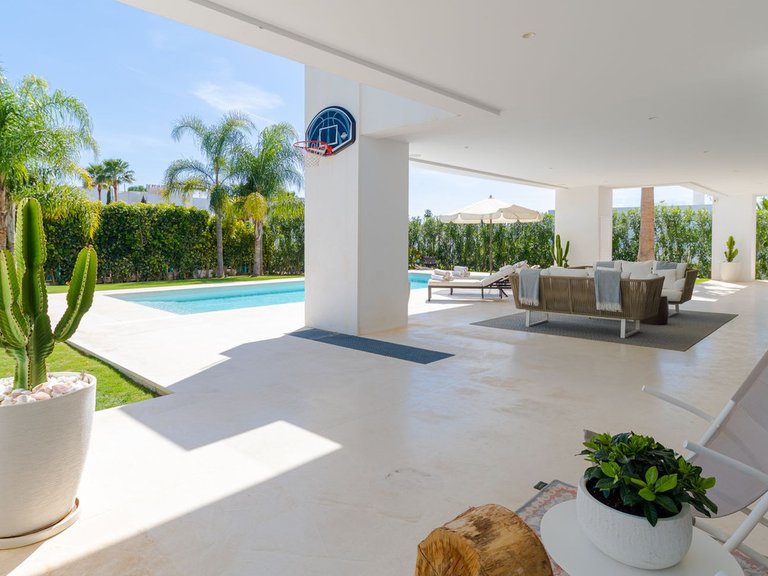 Villa for Sale in Nueva Andalucía, Malaga 26