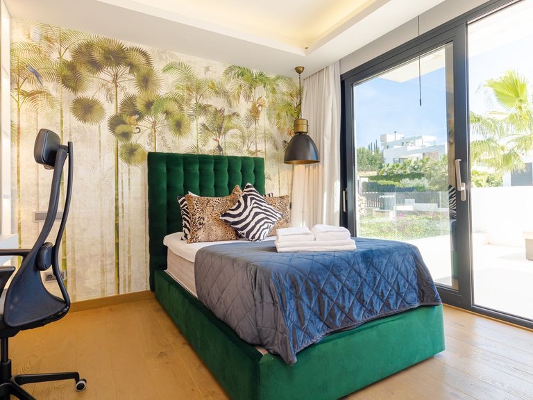 Villa for Sale in Nueva Andalucía, Malaga 28
