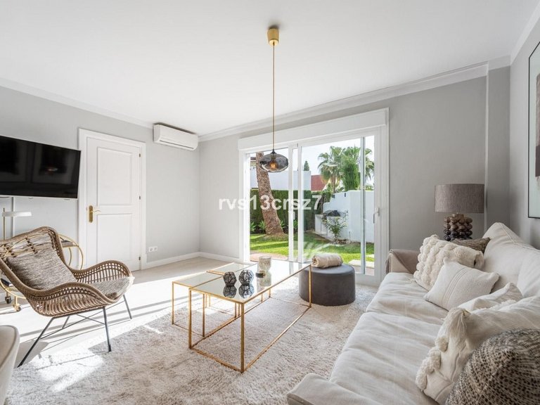 Apartment for Sale in Nueva Andalucía, Malaga 1