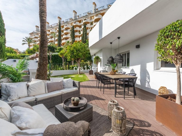 Apartment for Sale in Nueva Andalucía, Malaga 19