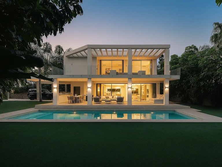 Villa for Sale in La Quinta, Malaga 1