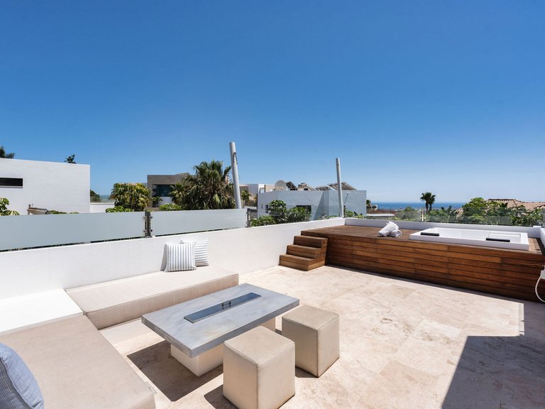 Villa for Sale in La Quinta, Malaga 11