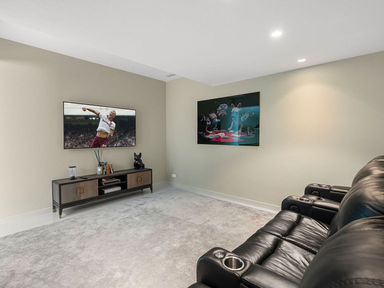Villa for Sale in La Quinta, Malaga 45