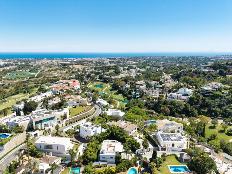 Villa for Sale in La Quinta, Malaga 56