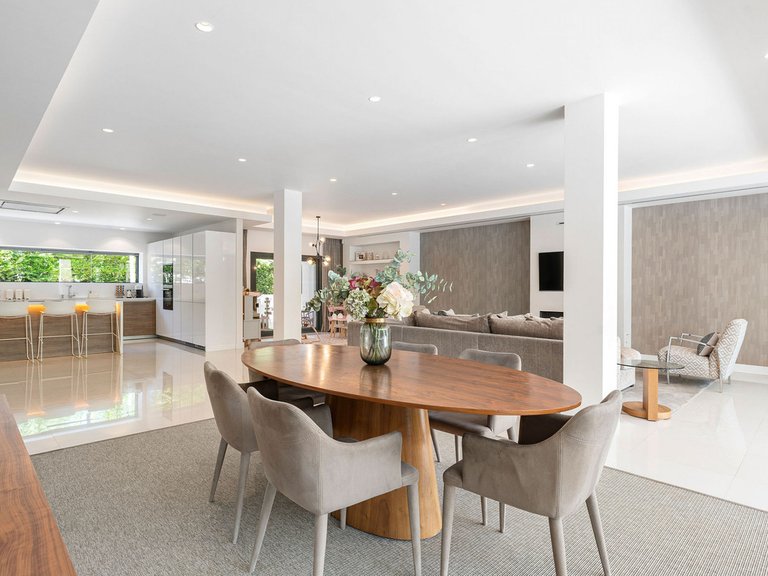 Villa for Sale in La Quinta, Malaga 6