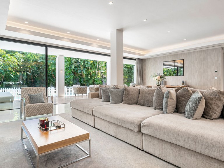 Villa for Sale in La Quinta, Malaga 8