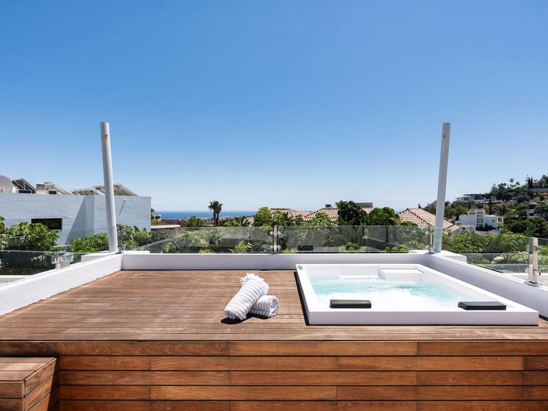 Villa for Sale in La Quinta, Malaga 9
