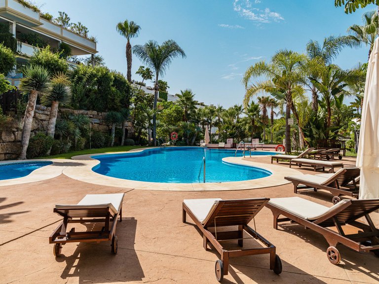 Apartment for Sale in The Golden Mile, Malaga 25